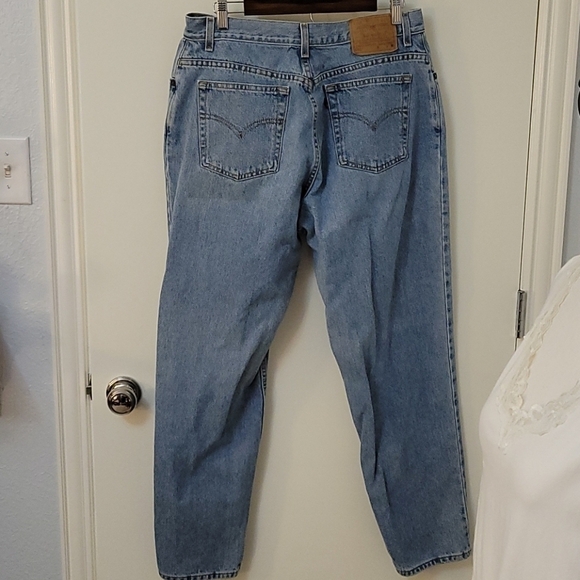LEVI'S 550 Relaxed High Rise Tapered Leg Baddie Jeans - Picture 2 of 4